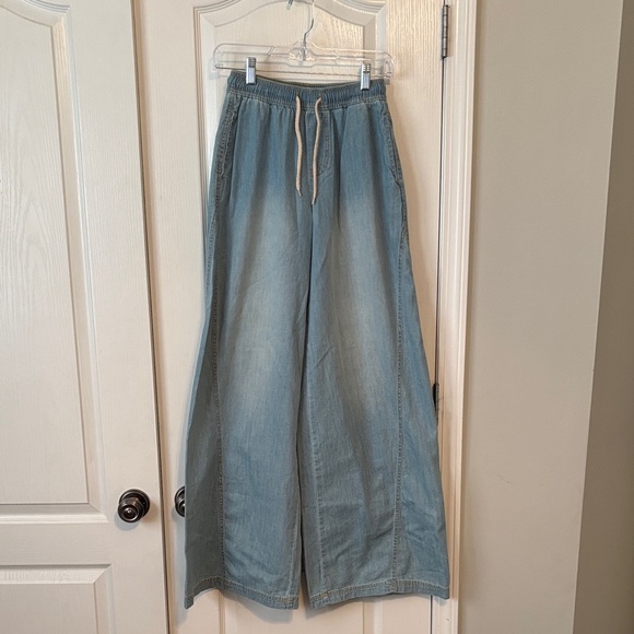 Altar'd State Denim - Altar'd State Women’s Cotton Light Blue Wide Leg Jeans with Elastic Waist XS